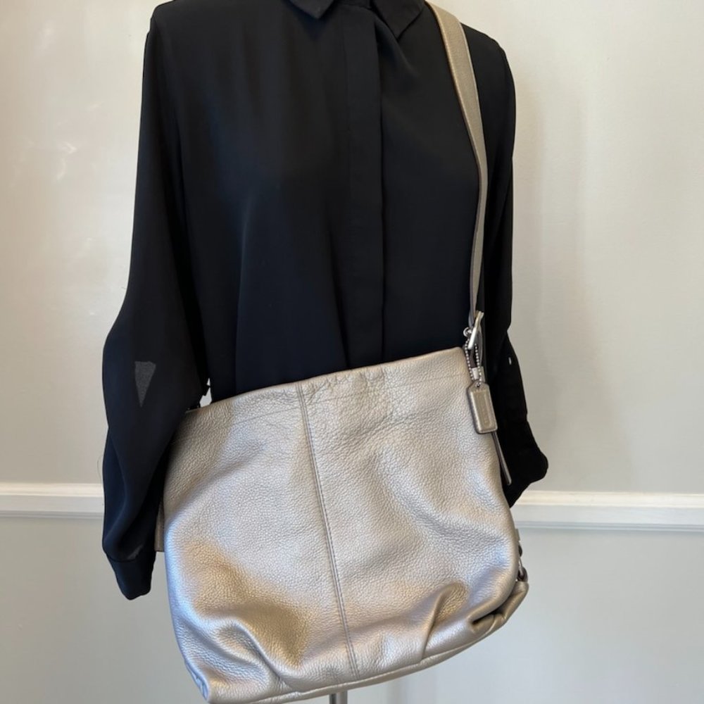 Coach Platinum Champange Pebbled Leather Convertable Shoulder Crossbody bag